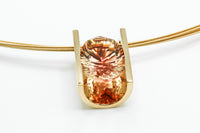 Anhänger aus 750 Gold mit einem zweifarbigen Oregon Sunstone 7,57 carat