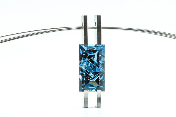 Anhänger aus 950 Platin mit einem Topas in London Blue 10,23 carat