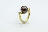 Ring aus 750 Gold mit einer Tahitiperle braun