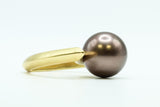 Ring aus 750 Gold mit einer Tahitiperle braun