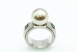 Ring aus 950 Palladium und Tahitiperle Pistazie und Turmalin Carreé