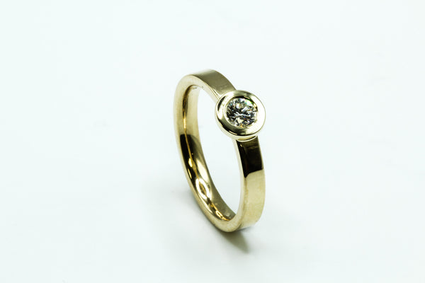Ring aus 585 Gold mit Brillant 0,28 ct. TW/VS