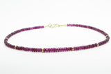 Kette: Royalpurple Granat und 750er Gelbgold
